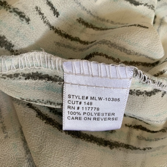 LOVE STITCH Collarless Print Pocket Blouse With Long Sleeves Ivory Size Medium - Picture 6 of 7